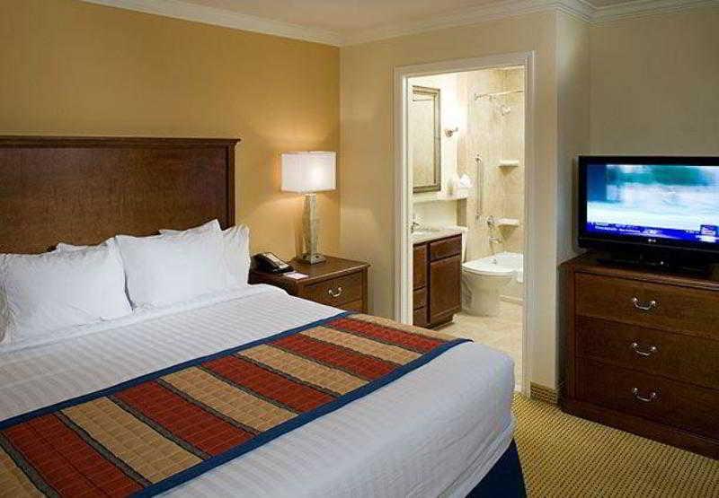 Hotel Towneplace Intercontinental Airport 3*